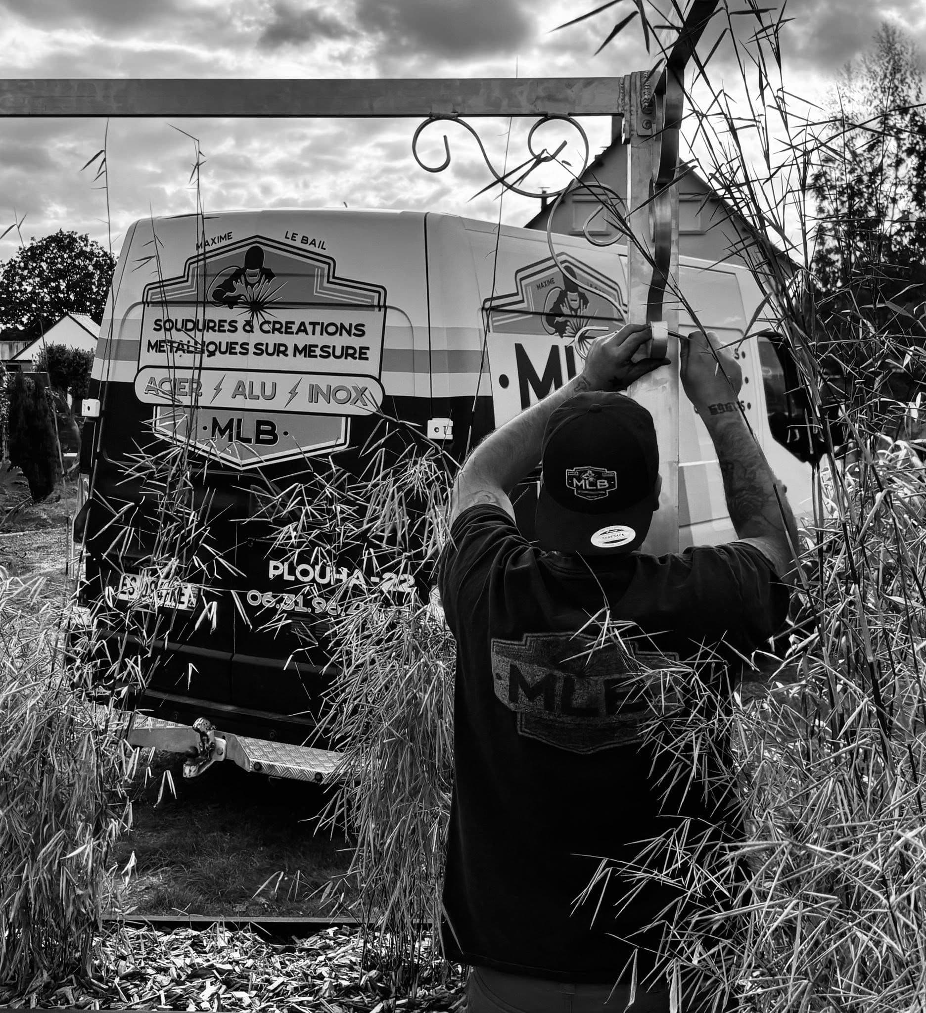 Maxime Le bail installe une pergola